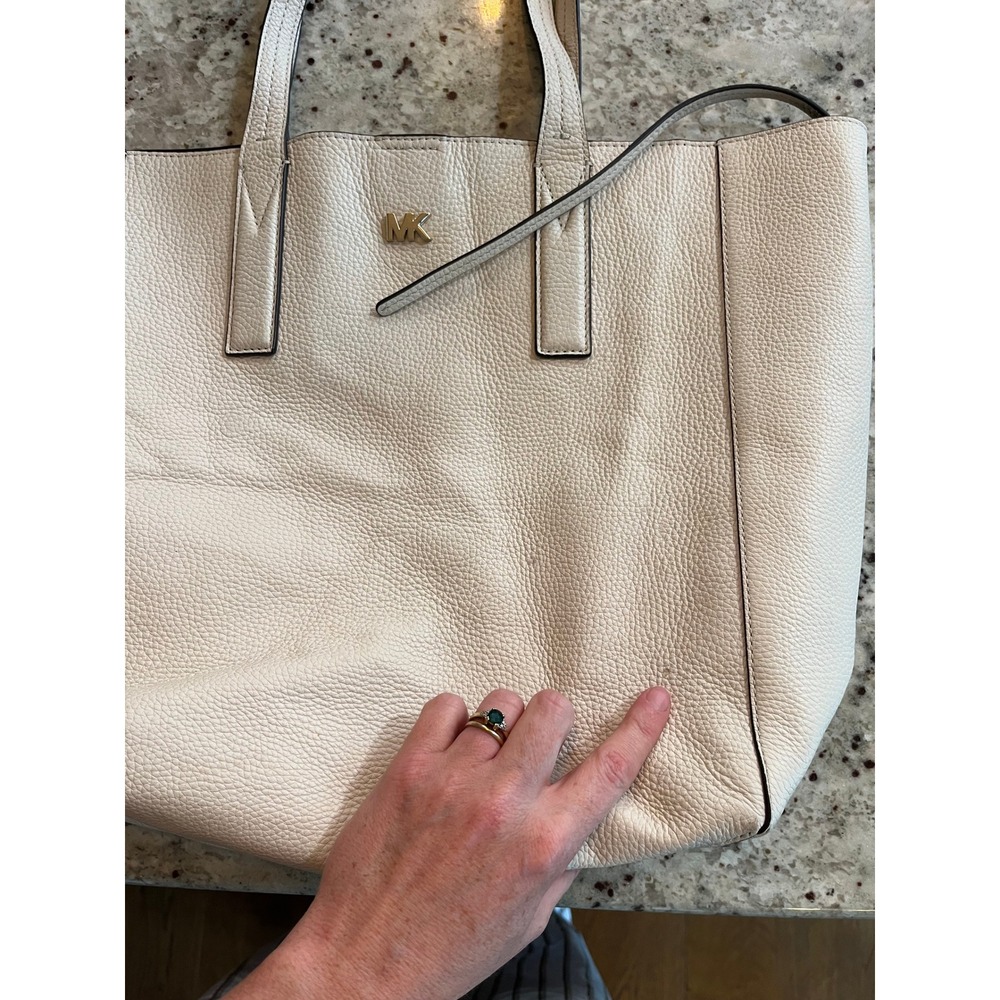 Michael Kors Cream Pebbled Leather Tote Bag Gold MK Logo Shoulder Bag - Picture 2 of 4